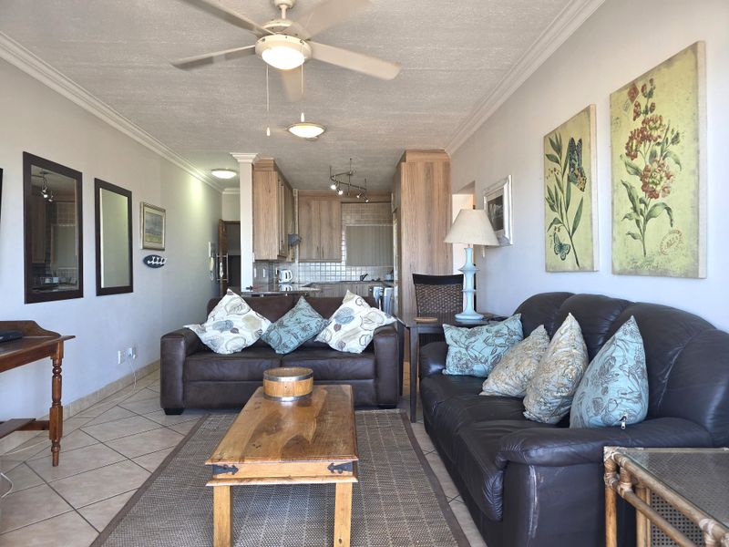 Beachfront Ground Floor Apartment in Jeffreys Bay Central - Photo 6