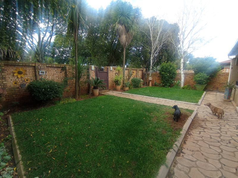 3 Bedroom House to Rent in Krugersdorp North - Photo 2