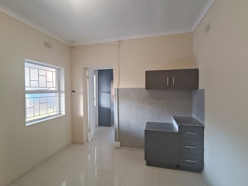 Cozy Garden Cottage - Photo 5