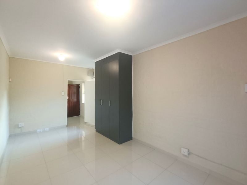 Cozy Garden Cottage - Photo 3