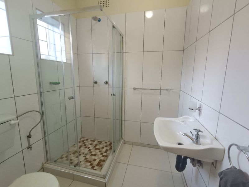 Cozy Garden Cottage - Photo 8