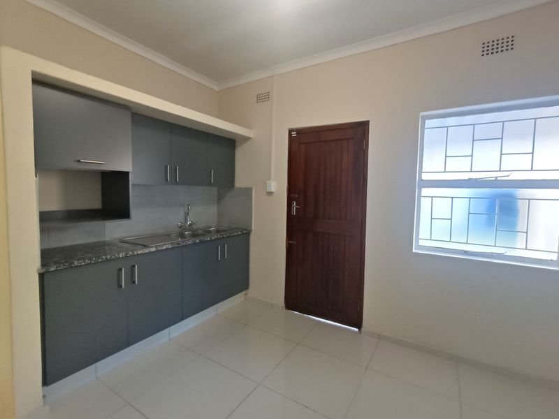 Cozy Garden Cottage - Photo 6