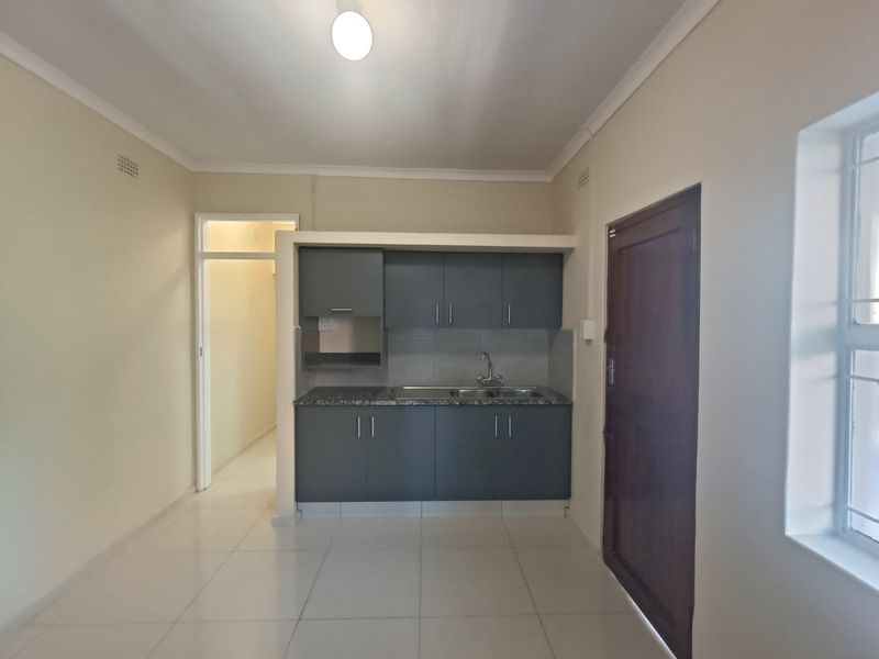 Cozy Garden Cottage - Photo 4