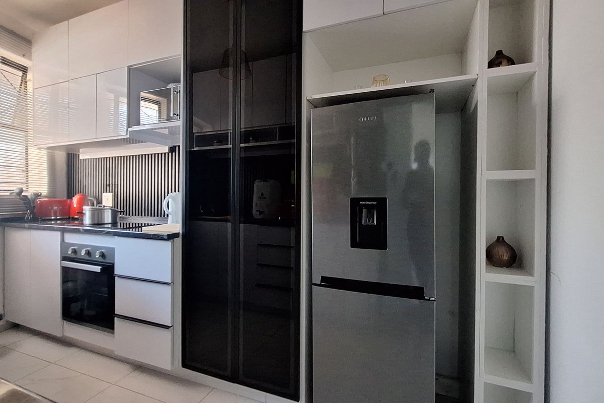 Young Professional Living — Your Spacious, Modern and Newly Renovated - Photo 5