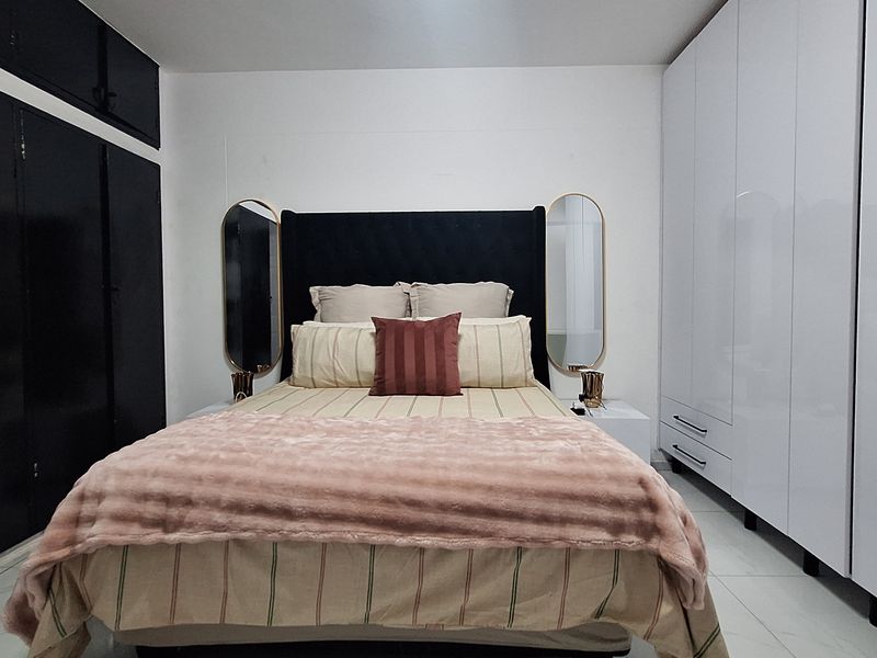 Young Professional Living — Your Spacious, Modern and Newly Renovated - Photo 9