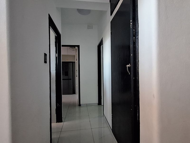 Young Professional Living — Your Spacious, Modern and Newly Renovated - Photo 8