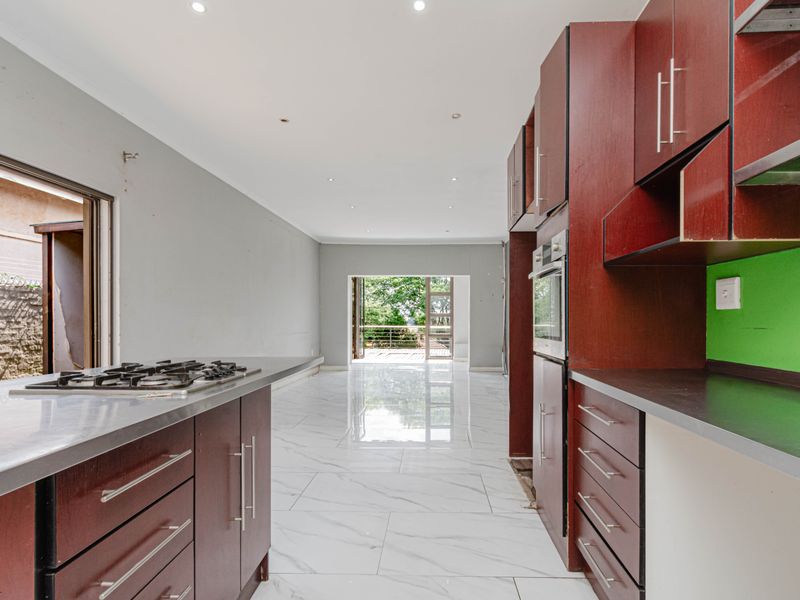 Beautiful Family Home in Prime Location - Photo 8