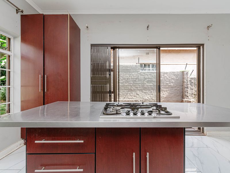 Beautiful Family Home in Prime Location - Photo 7