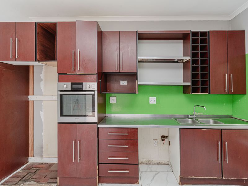 Beautiful Family Home in Prime Location - Photo 6