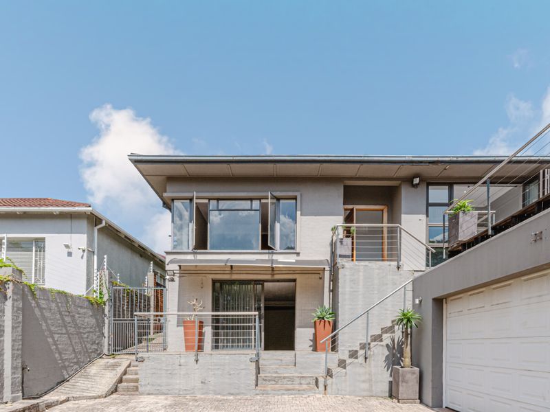 Beautiful Family Home in Prime Location - Photo 2