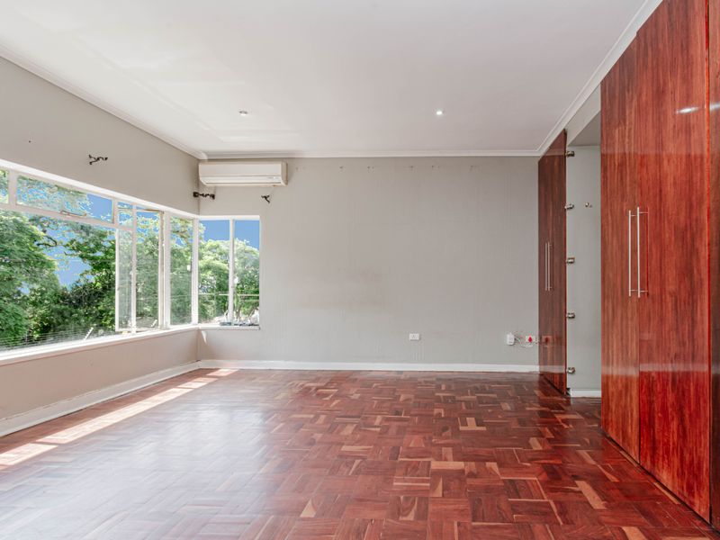 Beautiful Family Home in Prime Location - Photo 10