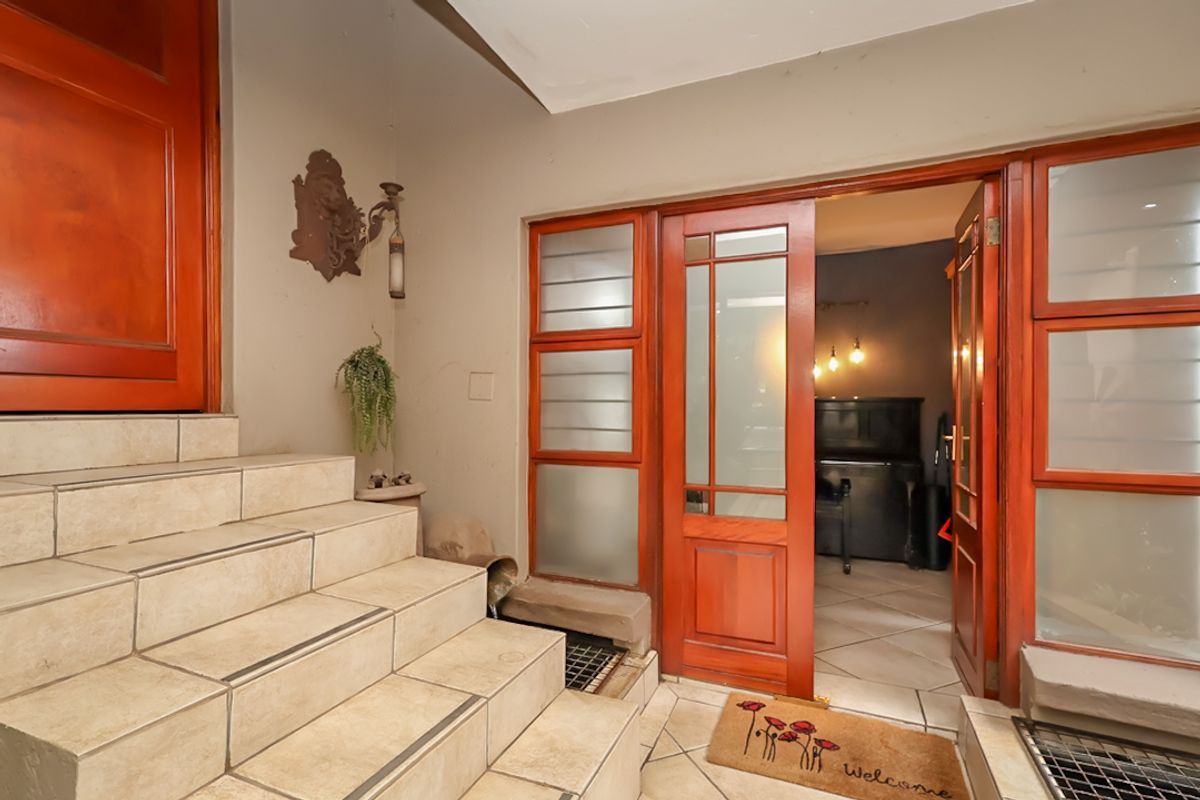 Luxury Living. Unmatched Views. A Home That Demands Attention - Photo 3