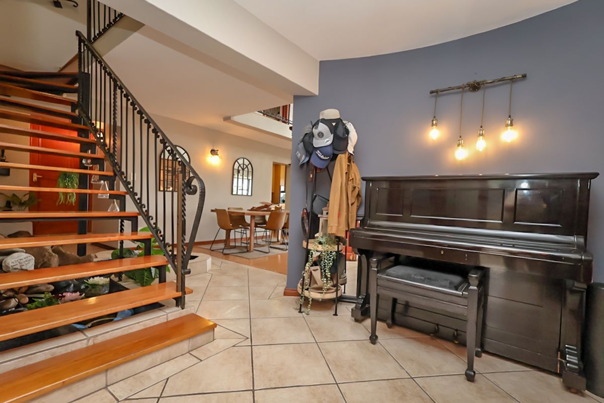 Luxury Living. Unmatched Views. A Home That Demands Attention - Photo 4