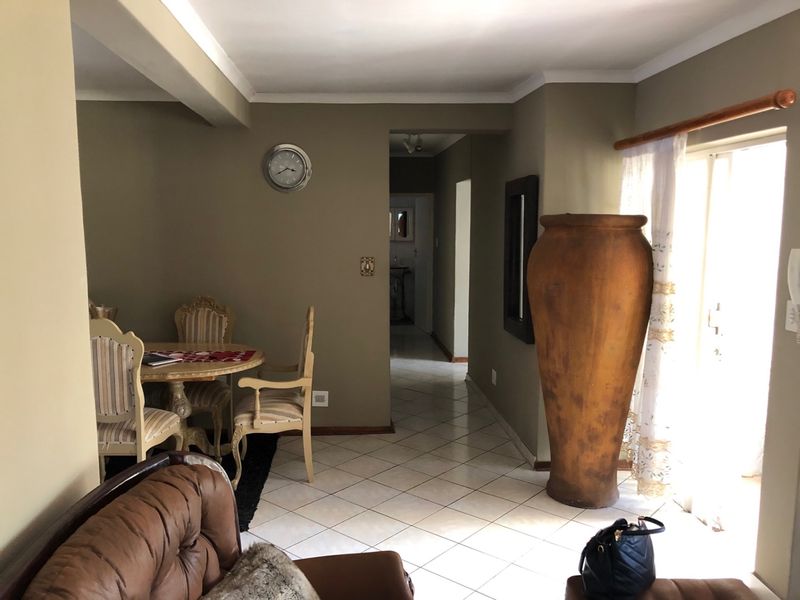 Amazing Lock up and go property - Photo 4