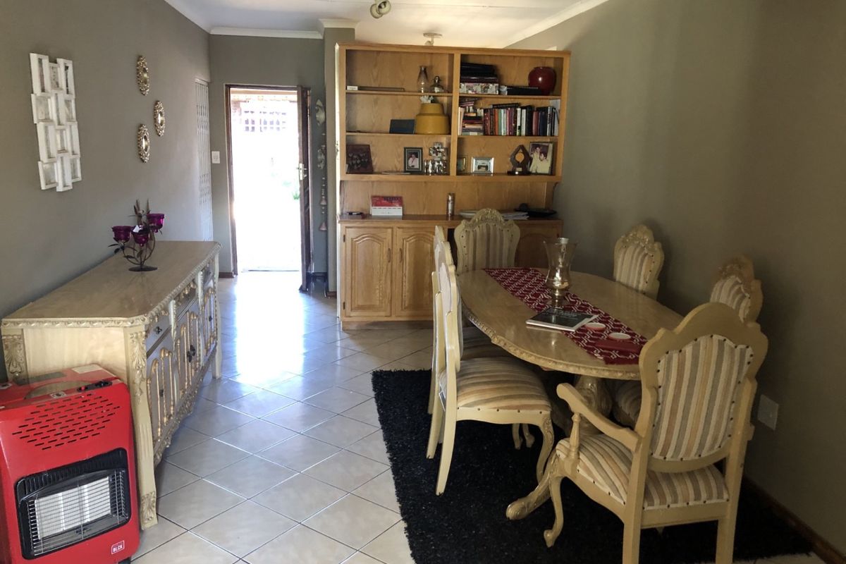 Amazing Lock up and go property - Photo 2