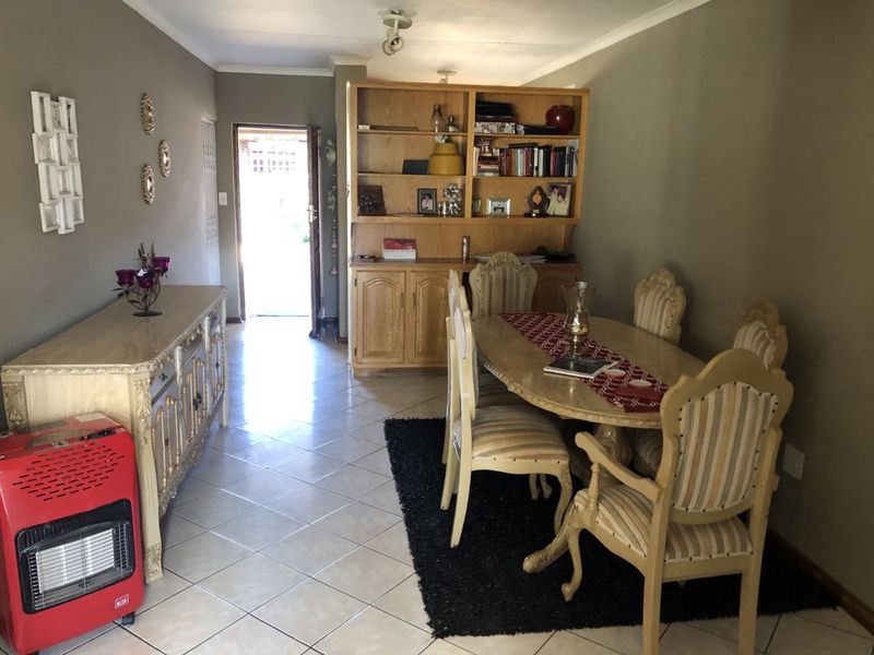 Amazing Lock up and go property - Photo 2