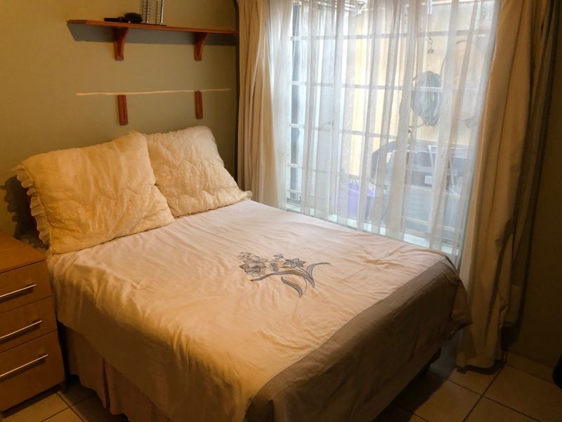 Amazing Lock up and go property - Photo 10