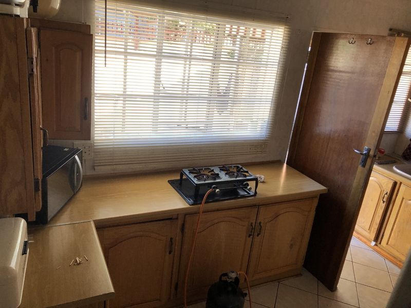 Amazing Lock up and go property - Photo 8