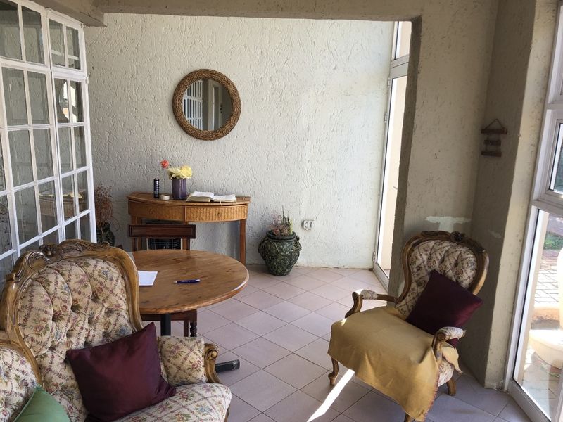 Amazing Lock up and go property - Photo 5