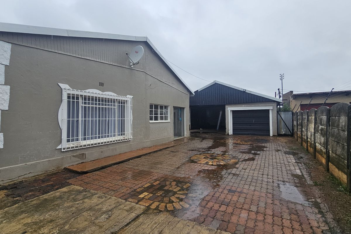 Charming 3-Bedroom Family Home with Versatile Living Spaces - Photo 4