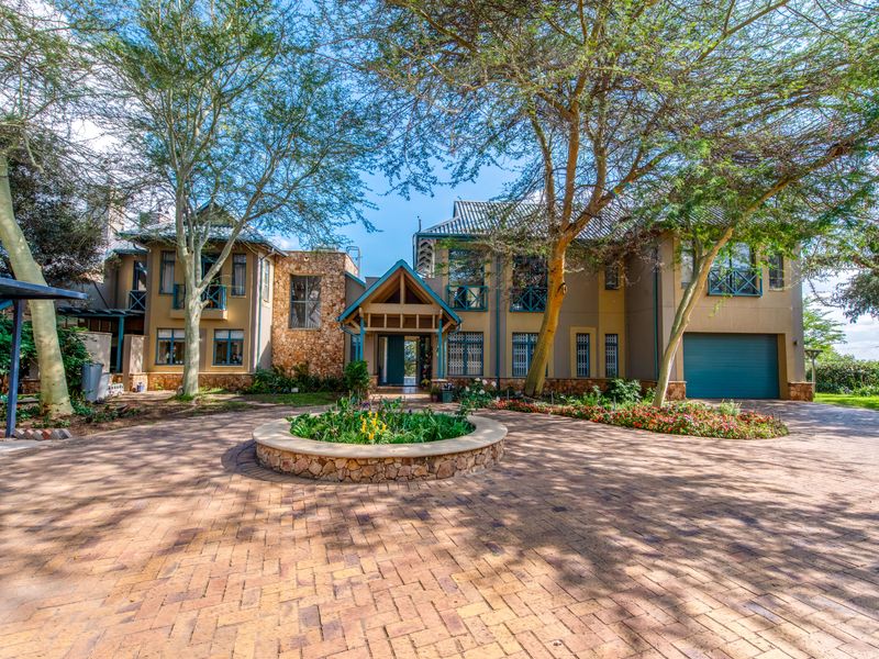 3-Bedroom Home with Two Cottages – The Lifestyle Property You’ve Been Waiting For! - Photo 3