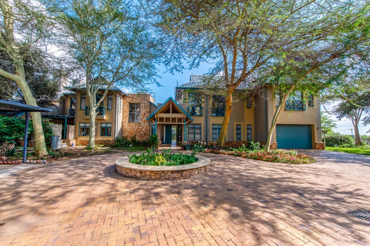 3-Bedroom Home with Two Cottages – The Lifestyle Property You’ve Been Waiting For! - Photo 3