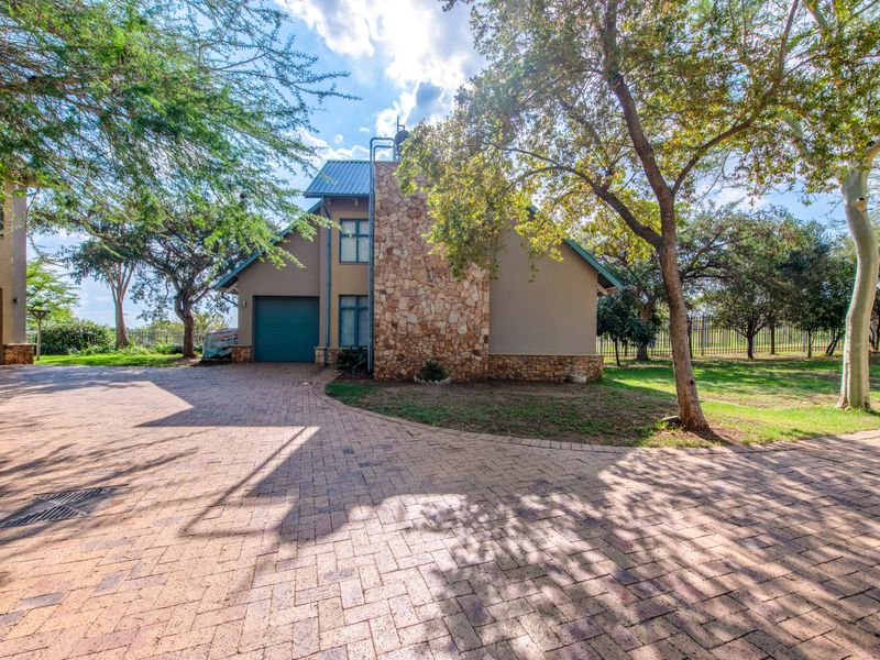 3-Bedroom Home with Two Cottages – The Lifestyle Property You’ve Been Waiting For! - Photo 8