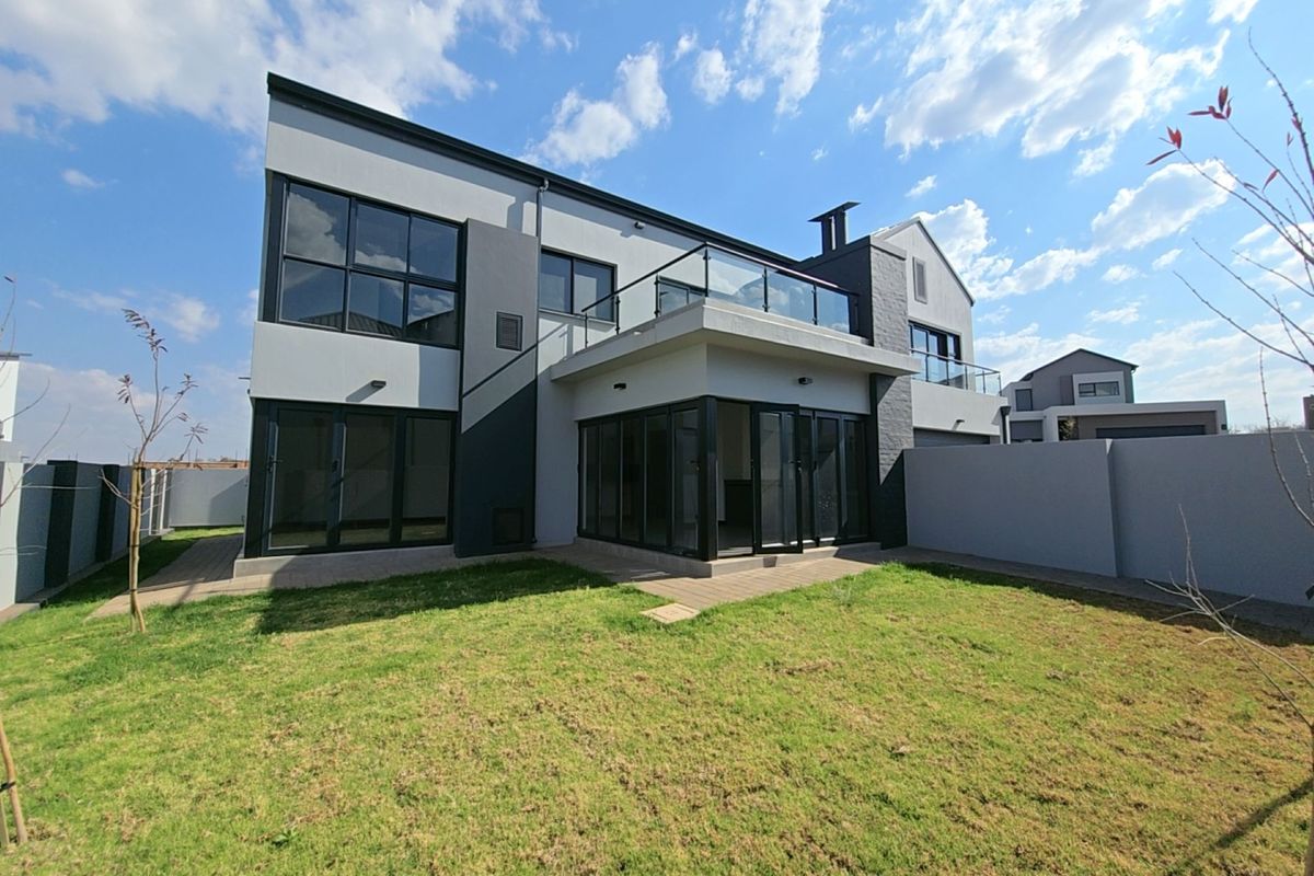 Discover this exquisite double-storey 3 bedroom home in Fountainbrook Estate - Photo 3