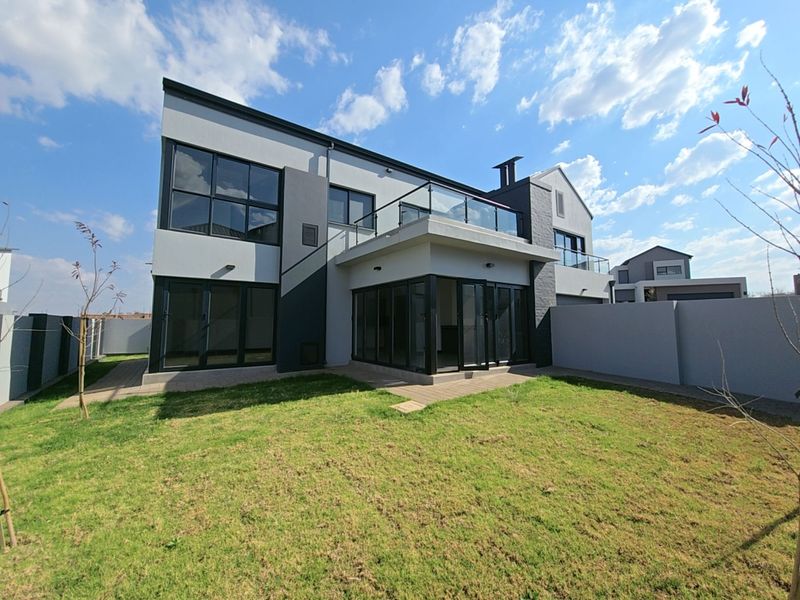 Discover this exquisite double-storey 3 bedroom home in Fountainbrook Estate - Photo 3