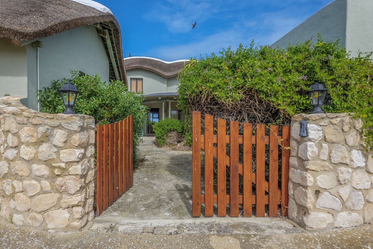 Magnificent Seafront Home in Suiderstrand - Photo 2