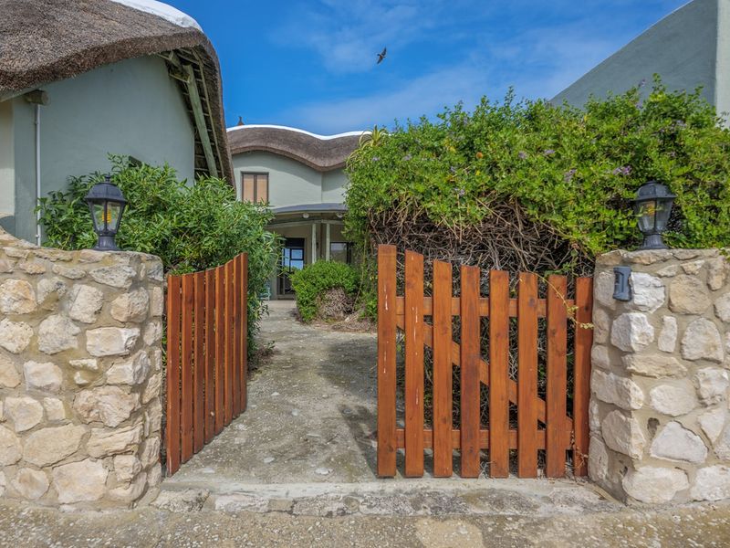 Magnificent Seafront Home in Suiderstrand - Photo 2