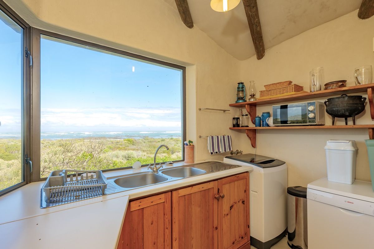 Magnificent Seafront Home in Suiderstrand - Photo 4