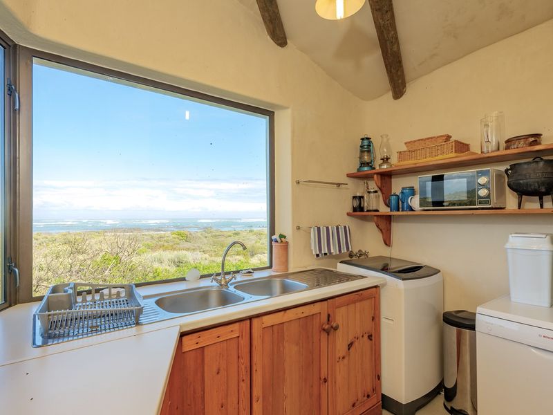 Magnificent Seafront Home in Suiderstrand - Photo 4