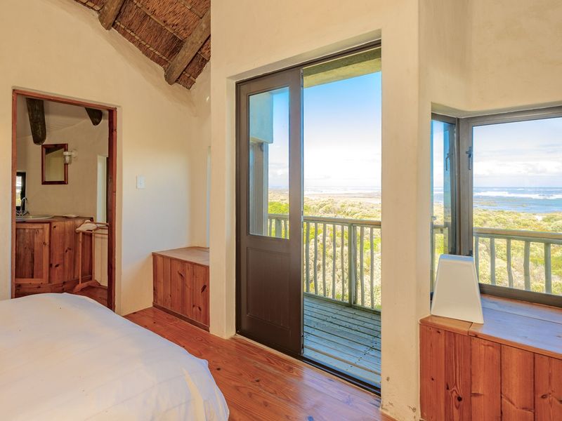 Magnificent Seafront Home in Suiderstrand - Photo 9