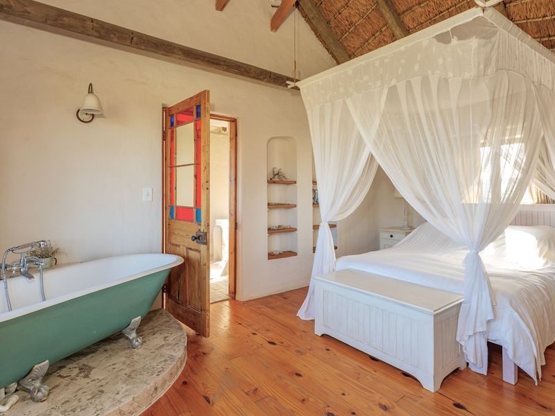 Magnificent Seafront Home in Suiderstrand - Photo 8