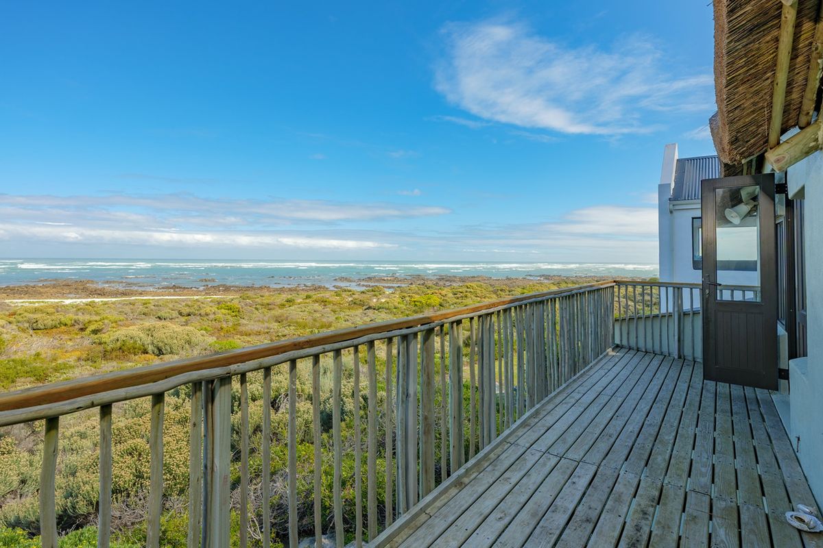 Magnificent Seafront Home in Suiderstrand - Photo 3