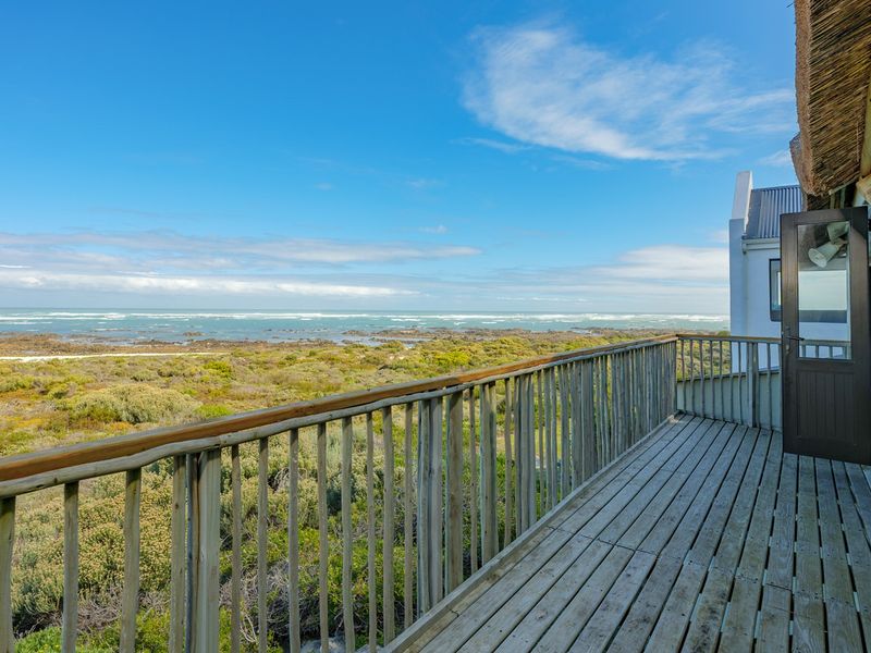 Magnificent Seafront Home in Suiderstrand - Photo 3