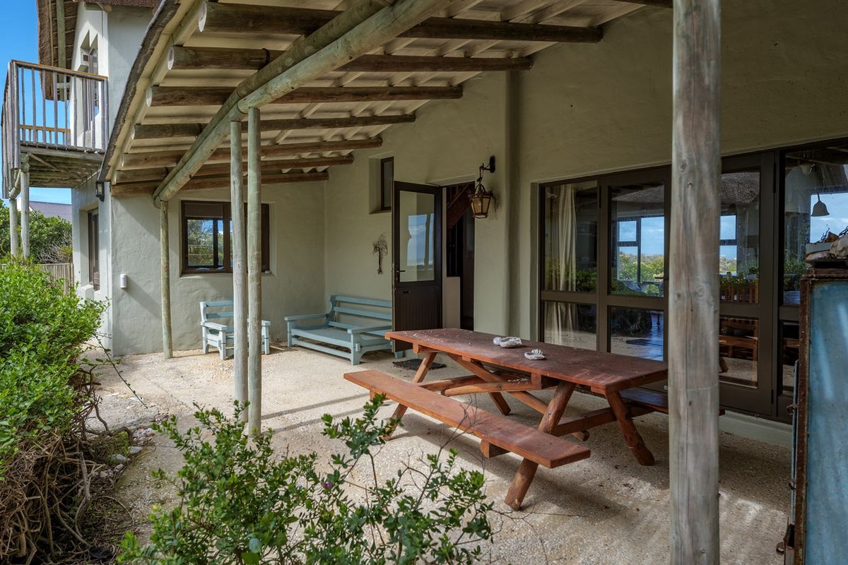 Magnificent Seafront Home in Suiderstrand - Photo 5