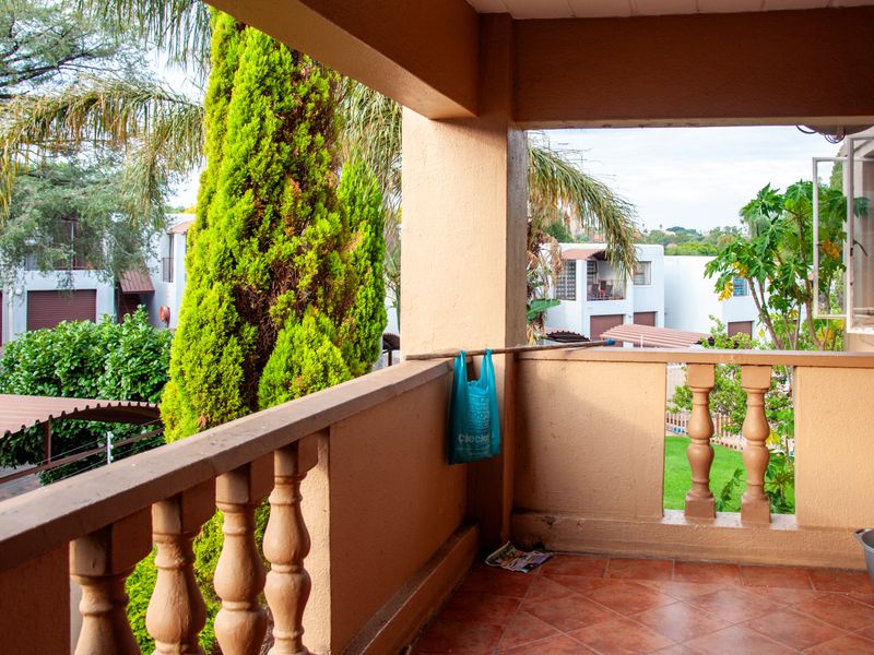 Attractive First Floor Apartment in Eton Close Complex - Photo 10