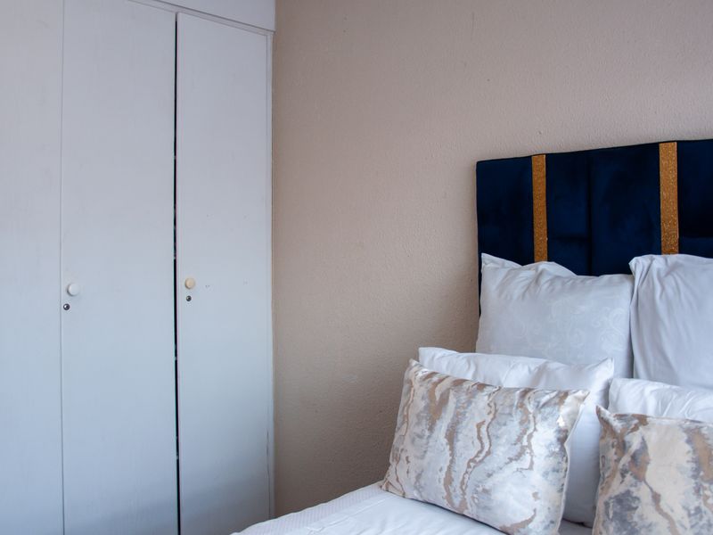 Attractive First Floor Apartment in Eton Close Complex - Photo 9