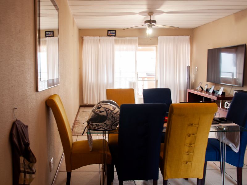 Attractive First Floor Apartment in Eton Close Complex - Photo 3