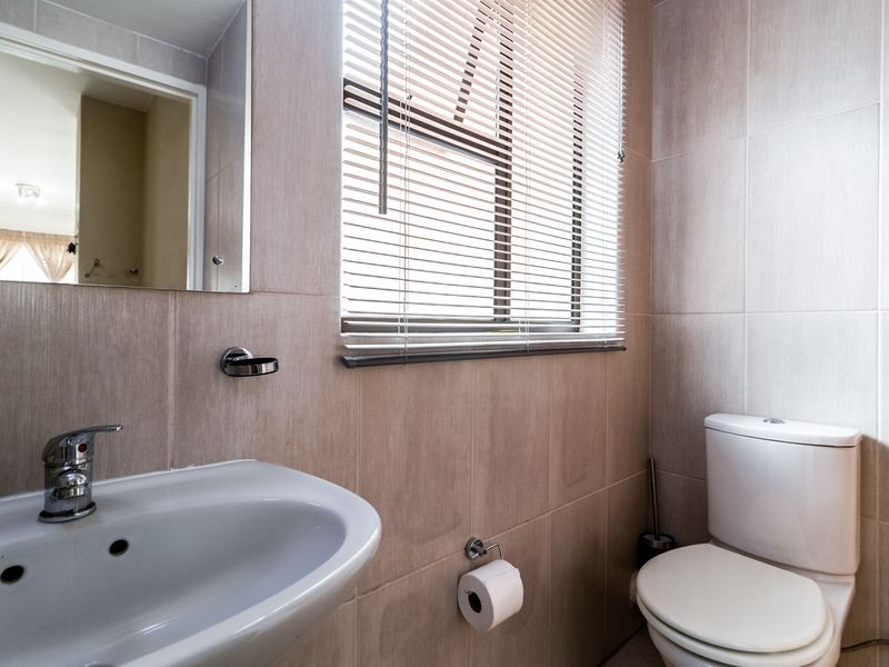 Stylish Duplex – Modern Comfort Living - Photo 10