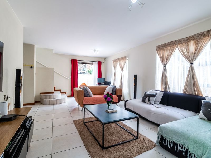 Stylish Duplex – Modern Comfort Living - Photo 9