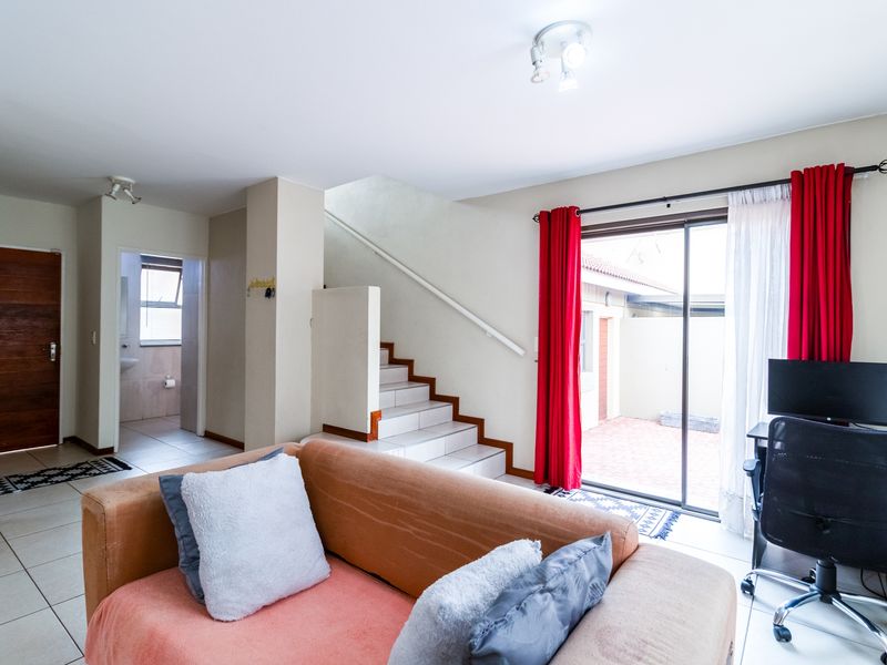 Stylish Duplex – Modern Comfort Living - Photo 7