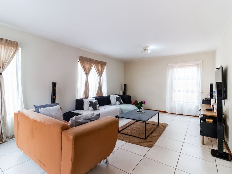 Stylish Duplex – Modern Comfort Living - Photo 5