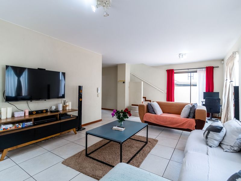 Stylish Duplex – Modern Comfort Living - Photo 8