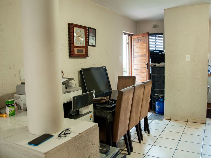 A Master of a Home - Photo 4