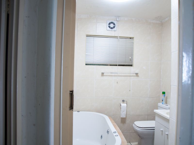 A Master of a Home - Photo 8