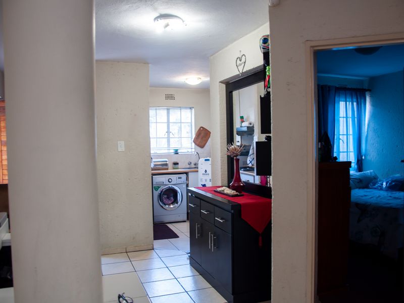 A Master of a Home - Photo 5