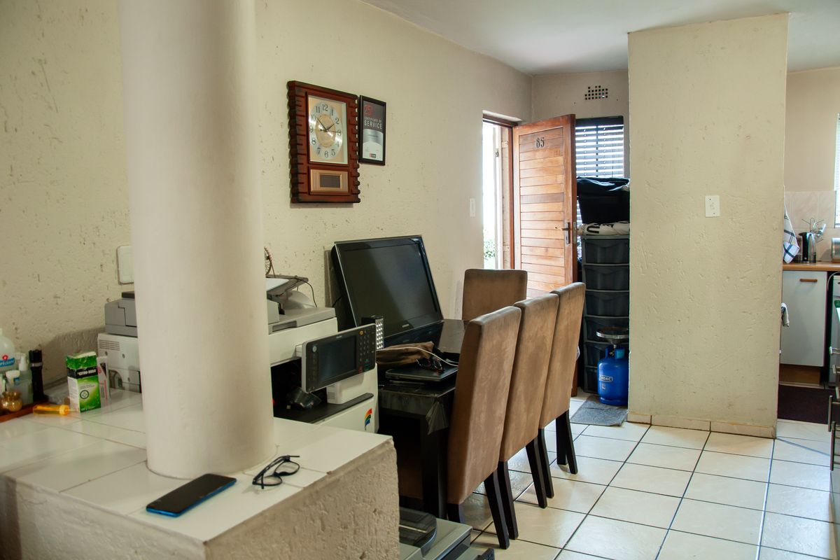 A Master of a Home - Photo 4